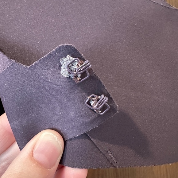 Lululemon sports bra *small flaw* - Picture 4 of 5